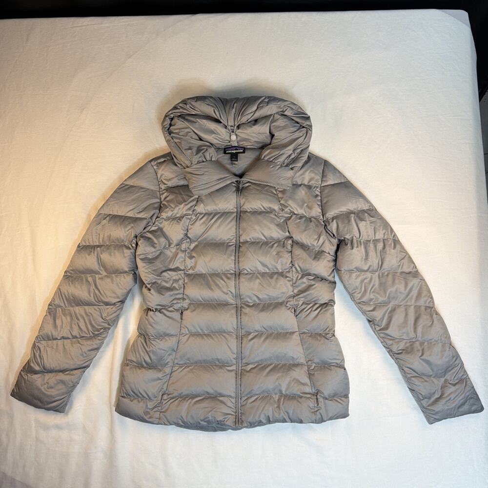 Patagonia Women’s Downtown 600 Fill Goose Down Puffer Jacket- Size Large